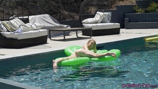 Urmăriți Poolside Burning Desire - cel mai bun porn pe YOUPORN.ZONE