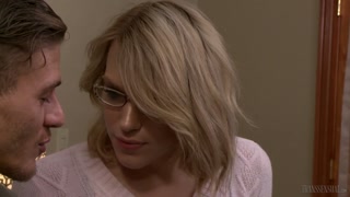 Blonde Shemale Gets Fucked Hard Scene 2 - vídeo de sexo grátis YOUPORN.ZONE