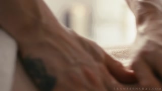 Mira Tattooed and Oiled: A Shemale Scene - el mejor porno en YOUPORN.ZONE