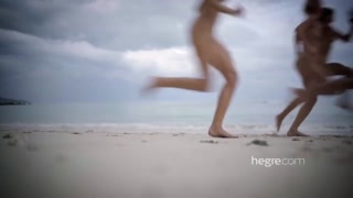 Guarda Melena Maria & Ariel Marika - Beach Babes with Medium and Small Tits - il miglior porno su YOUPORN.ZONE