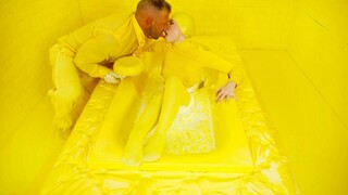 Titta på Yellow and Sinful with Emilio - den bästa porren på YOUPORN.ZONE