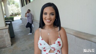 Urmăriți Latina Big Tits Alina Belle Gives Handjob & Blowjob - cel mai bun porn pe YOUPORN.ZONE