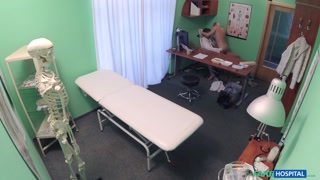 Urmăriți Medical Blowjob with Blonde MILF and Ricky Rascal - cel mai bun porn pe YOUPORN.ZONE