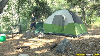 Bekijk Wild Adventure with Shaved Pussy - de beste porno op YOUPORN.ZONE