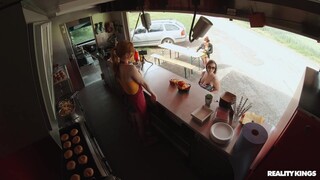 Big Tits Bitch Gets Fucked - Sex Video kostenlos YOUPORN.ZONE