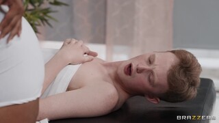 Jayla Page's Enhanced Body Rubs Jimmy's Big Cock Before Missionary Fun - วีดีโอเซ็กส์ฟรี YOUPORN.ZONE