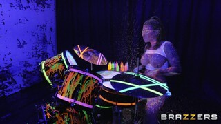 Watch Bubble Butt Drummer Gets Fucked - the best porn on YOUPORN.ZONE