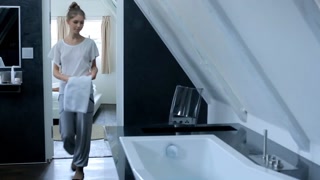 Schau Bathroom Hardcore Action - die beste Porno auf YOUPORN.ZONE