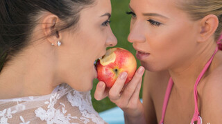 Дивіться Lesbian Fun with Shaved Kiara Lord & Carolina Abril - найкраще порно на YOUPORN.ZONE