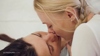 Tonton Hot Blonde And Brunette Eat Pussy Like Pros - pornografi terbaik di YOUPORN.ZONE