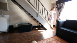 Logan Pierce Gets a Hand from Young Babysitter - darmowe wideo seks YOUPORN.ZONE