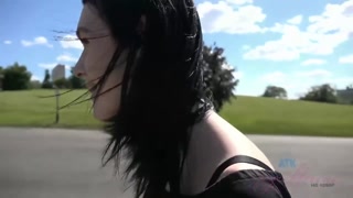 Guarda Emo amateur Ivy Aura flashes her smooth pussy in public - il miglior porno su YOUPORN.ZONE