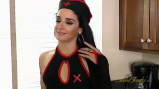 Guarda Sheena Ryder plays naughty nurse role - il miglior porno su YOUPORN.ZONE
