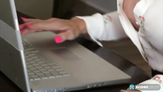 Xem 50+ Blonde Roxy Royce Fucks Hard in Office - Facial Cumshot - phim khiêu dâm hay nhất trên YOUPORN.ZONE