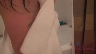 Big Tits Rachele Richey Vegas Show - Shower & Tattoos 보기 - YOUPORN.ZONE에서 최고의 포르노