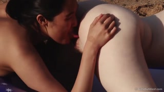 Guarda Lesbian Fun with Anne, Sofier & Taliah - Brunette & Asian - il miglior porno su YOUPORN.ZONE
