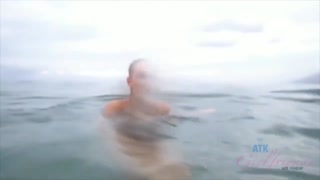 Assista Emma Hix Hot POV Beach Fun - Blonde Amateur Shows All - o melhor pornô no YOUPORN.ZONE