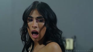 Assista Athletic TS Avery Lust Takes a Big Cock - o melhor pornô no YOUPORN.ZONE