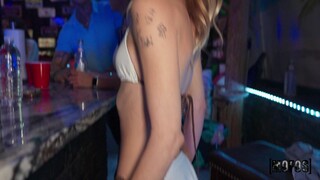 Mira Bikini Bar Adventure: Blowjob and Missionary - el mejor porno en YOUPORN.ZONE
