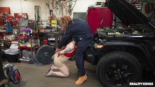 Bubble Butt Girl Gets Pierced 보기 - YOUPORN.ZONE에서 최고의 포르노