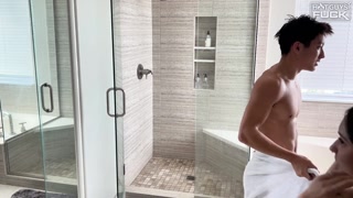 Regardez Leslie Monroe Rides Mason Akana's Cock in Missionary! - le meilleur porno sur YOUPORN.ZONE