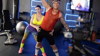 Oglądaj Nelly Kent Gives Coach a Reverse Cowgirl Ride - najlepsze porno na YOUPORN.ZONE
