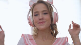 Oglądaj Teen Nicole's First Big Cock Experience - najlepsze porno na YOUPORN.ZONE