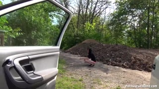 Titta på Amateur Outdoor Handjob - Brunette Pleases Big Cock - den bästa porren på YOUPORN.ZONE