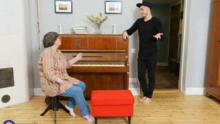 Big Ass Granny Sharon Amore's Home Sex with Willy Regal を見る - YOUPORN.ZONE で最高のポルノ