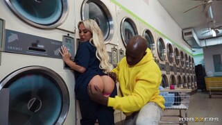 Mira Luna Luxe and Sheem's Dirty Laundry - el mejor porno en YOUPORN.ZONE