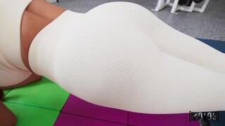 Schau Raina Rae's Blowjob Practice - die beste Porno auf YOUPORN.ZONE