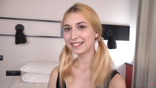 Oglądaj Skinny Blonde Iris Kiss Kiss - First DP & Rough Anal Gape - najlepsze porno na YOUPORN.ZONE